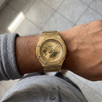 Gold Overload styled wrist photo 4